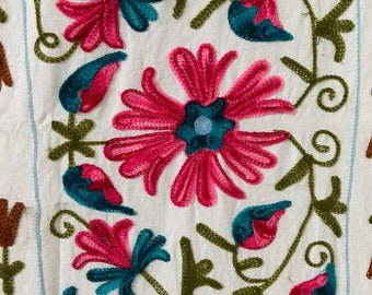 Chasuble or , broderies aux fil de soie de couleurs