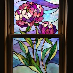 Kundenspezifischer Glasfilm für Fenster mit rosa und lila Blüte Sichtschutzfolie mit künstlerischem Blattdesign