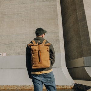 Sac à dos de ville et de voyage en toile et cuir haut de gamme Roluy Tramp - Sac à dos unisexe fait main pour tous les jours avec fermeture à enroulement