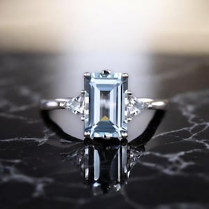 Emerald cut Aquamarine Ring Vintage Gemstone Rose Gold Ring Aquamarine March Birthstone Ring For Woman Solitaire Engagement Ring For Sister