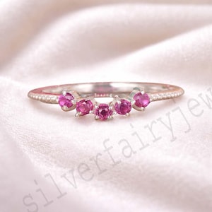 9K goud gebogen robijn stapelring, sierlijke roze edelsteen band, minimale trouwring, geboortesteen juli geboortesteen verjaardagscadeau voor haar