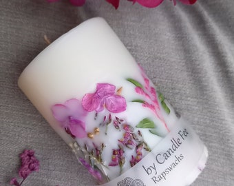 Botanical Candle lila violett/Blumenkerze mit Trockenblumen aus Rapswachs/ Geschenkkerze/Botanische Kerze/ Kerzen /Geschenk/ Muttertag