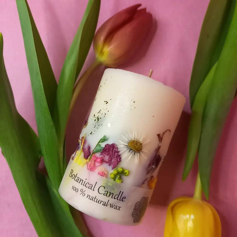 Botanical Candle Botanische Kerze ohne Duft/Geburtstagskerze Blumenkerze mit Trockenblumen Ritualkerze Bild 1