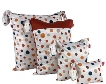 Wetbag 4er Set "Dots rot" mit Namensfeld: Badetaschen/Kitabeutel mit Nass-/Trockenfach, Windeltasche/Wickeltasche, Maskentasche