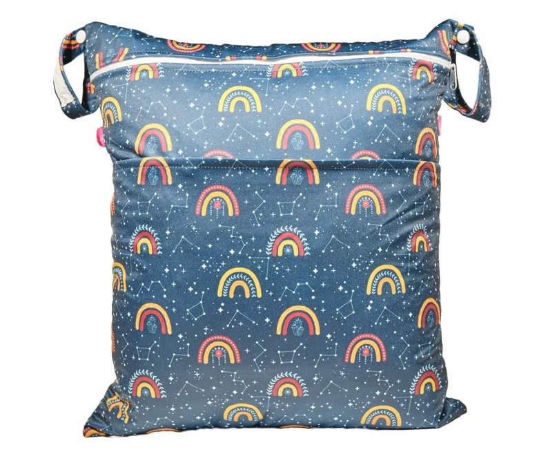 Wetbag XL ca. 40 x 46 cm in verschiedenen Designs: 2 Fächer, 2 Schlaufen, Namensfeld I Badetasche I Windelsack Regenbogen blau