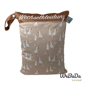 Personalisierbare Wetbag "Kleine Gänse": Wäschebeutel mit 2 Fächern für Badesachen, Stoffwindeln, Wechselkleidung für Kita und Alltag