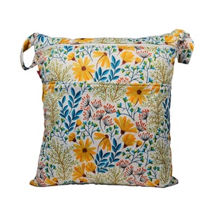 Wetbag XL ca. 40 x 46 cm in verschiedenen Designs: 2 Fächer, 2 Schlaufen, Namensfeld I Badetasche I Windelsack Blumen gelb