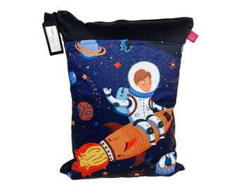 Personalisierbare Wetbag "Astronaut" (ca. 30 x 40 cm) für feuchte Kleidung, Wechselwäsche, als Schwimmbeutel - geruchsdicht - nachhaltig