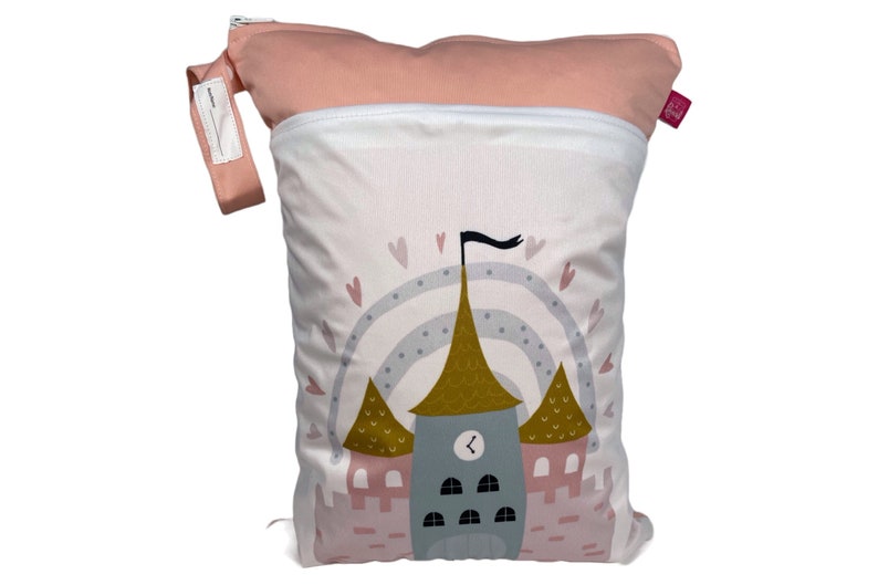 Wetbag Märchenschloss ca. 30 x 40 cm für feuchte Kleidung, Wechselwäsche, Stoffwindeln personalisierbar. waschbar. nachhaltig. Bild 1