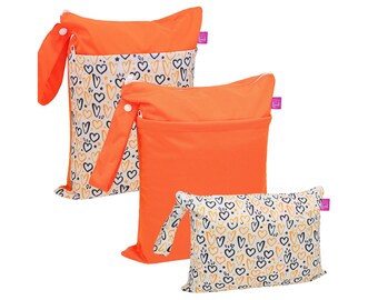 Wetbag set of 3: hearts and stars (30 x 36 cm and 22 x 30 cm), plain orange (30 x 36 cm) as a bag for a change of clothes and much more.