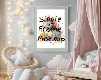 Mockup verticaal houten kinderkamerframe | Fotolijstje babykamer | Postermodel voor prints, kunstwerken en schattige kinderkamermuurkunst