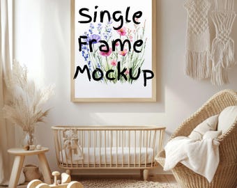 Mockup verticale kinderkamerfotolijst | Houten digitale lijst | Mockup babykamerposter voor prints, kunstwerken en schattige kinderkamerkunst aan de muur