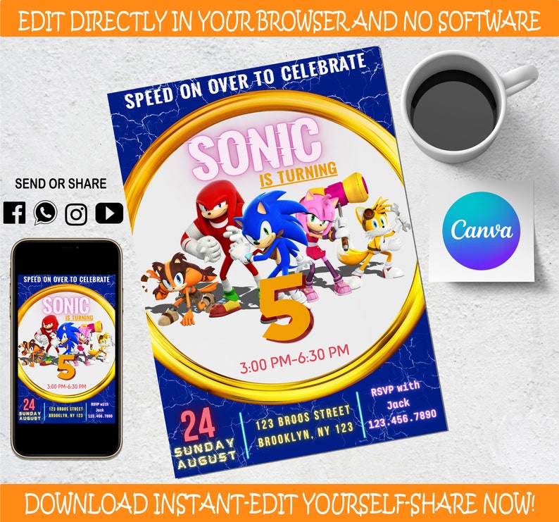 Op de afbeelding: Een blauwe en gouden verjaardagsuitnodiging met Sonic the Hedgehog en zijn vrienden. De uitnodiging zegt "Speed on over to celebrate Sonic is turning 5" en bevat de datum, tijd en locatie van het feest. De uitnodiging bevat ook een RSVP met een telefoonnummer.