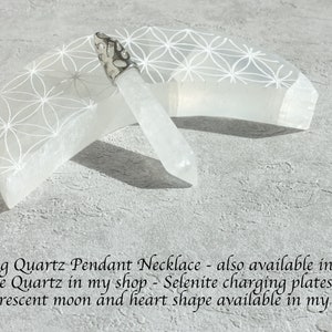 Clear Quartz Point Pendant Necklace, Quartz Pendant, Quartz Point Pendant, Long, White Quartz, Gemstone Pendant, Crystal Pendant, Gift