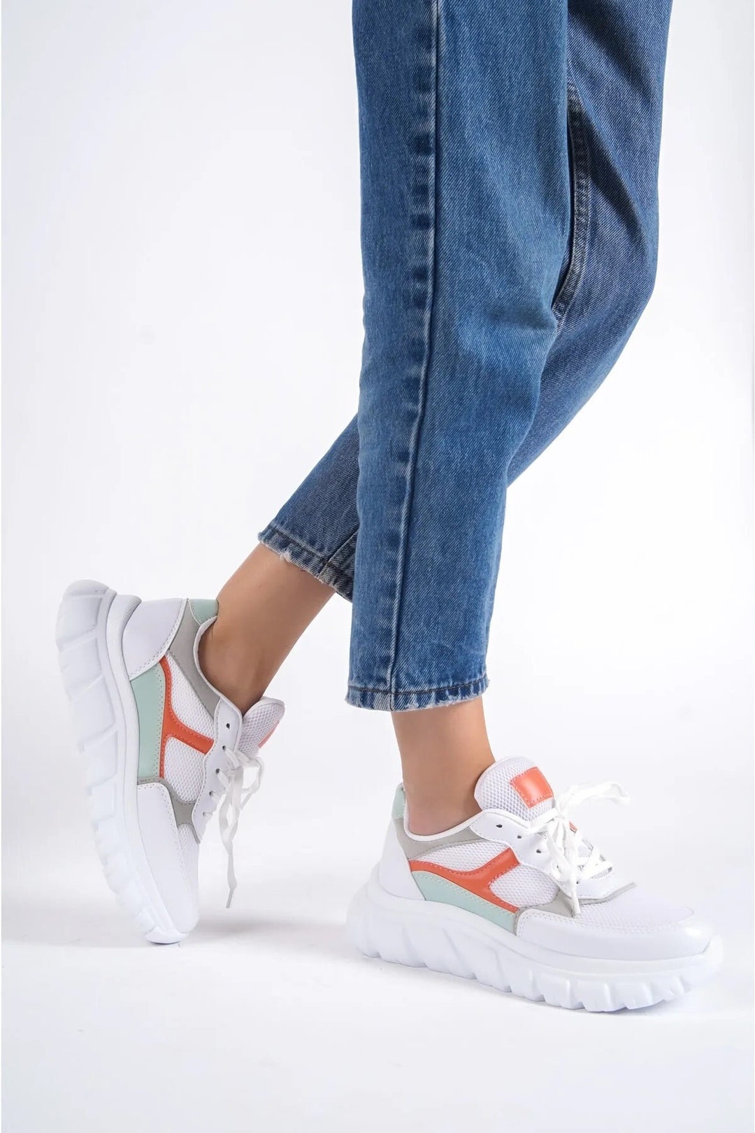 trendy white shoes for women