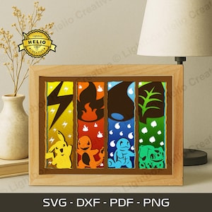 Peut inclure: Une œuvre d'art encadrée en bois avec quatre panneaux verticaux colorés. Chaque panneau présente un personnage de dessin animé et un symbole élémentaire. Les personnages incluent Pikachu, Charmander, Squirtle et Bulbasaur. Le texte "SVG - DXF - PDF - PNG" est en bas.