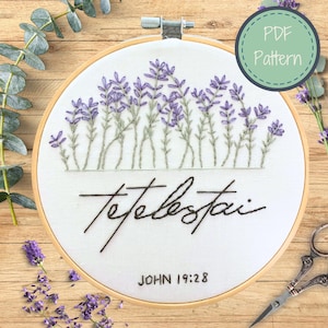 PDF パターン Tetelestai - 完成、ラベンダーの刺繍、説明と祈りの初心者に優しいキリスト教の刺繍、キリスト教の芸術