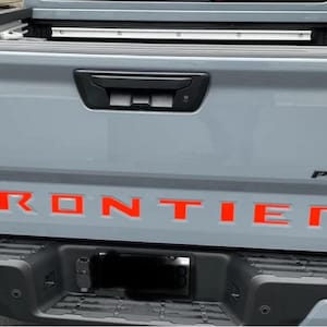 Achterklepstickers compatibel met een Nissan Frontier 2022-26