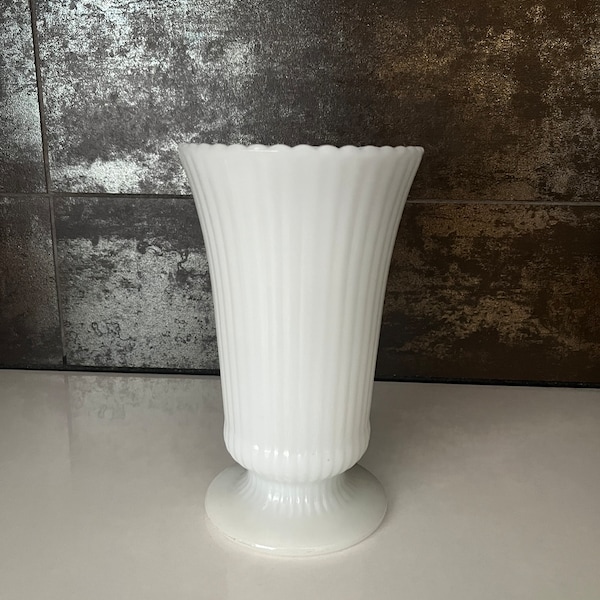 Milchglas Sockel Vase