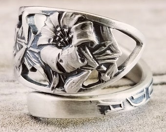 Sterling Lily Ring, Vintage Spoon Ring, Art Nouveau Spoon Ring, Vintage Flower Jewelry, Sterling Silver Spoon Ring, Floral Ring Gift, 1880