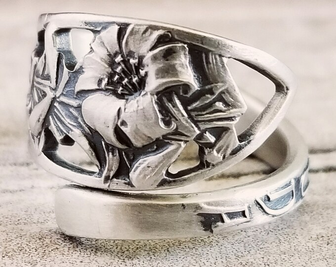 Sterling Lily Ring, Vintage Spoon Ring, Art Nouveau Spoon Ring, Vintage Flower Jewelry, Sterling Silver Spoon Ring, Floral Ring Gift, 1880