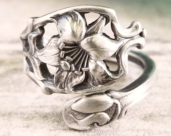 Small Silver Lily Spoon Ring, Petit Vintage Flower Spoon Ring, Boho Art Nouveau Lily Ring, Antique Floral Sterling Silver Spoon Ring, 1429