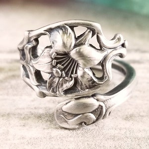 Small Silver Lily Spoon Ring, Petit Vintage Flower Spoon Ring, Boho Art Nouveau Lily Ring, Antique Floral Sterling Silver Spoon Ring, 1429