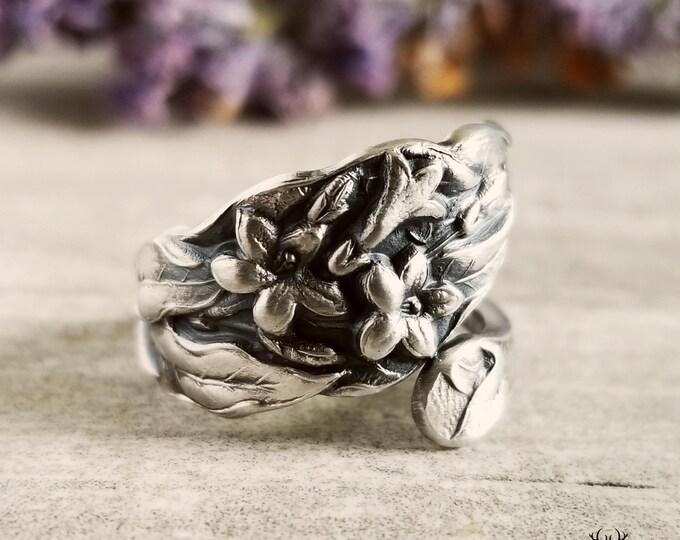 Dainty Sterling Wildflower Ring, Petite Vintage Lily Bloom Ring, Boho Art Nouveau Lily Ring, Antique Floral Sterling Silver Wrap Ring, 2164