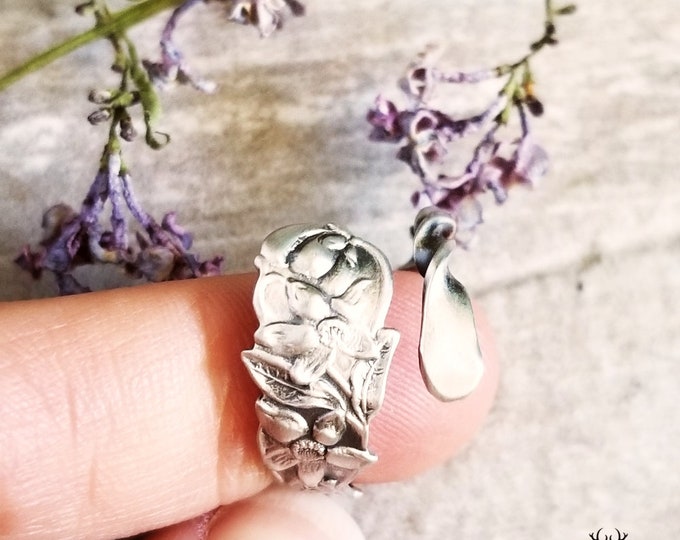 Dainty Silver Daffodil Ring, Floral Sterling Bloom Ring, Vintage Wrap Ring, Silver Spoon Ring, Floral Ring, Antique Flower Ring, 1555B