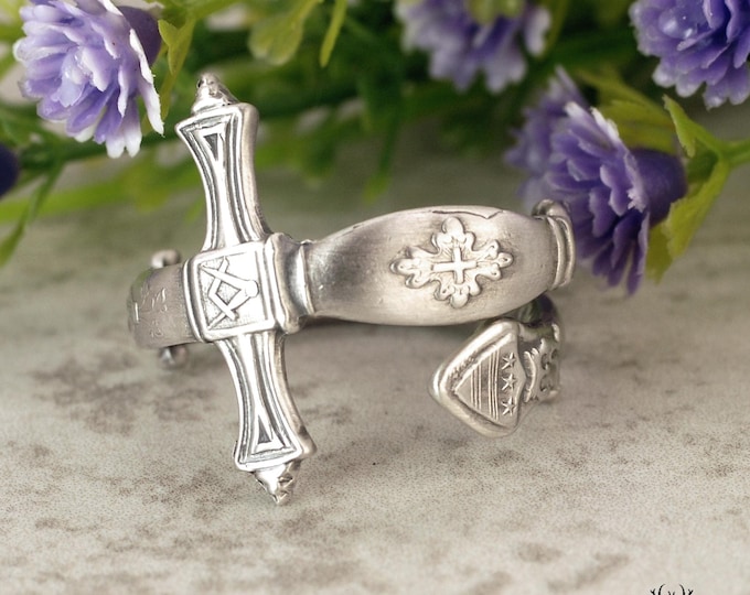 Knight Helmet & Sword Wrap Ring, Dainty Sterling Sword Ring, Sterling Heraldic Ring, Sterling Medieval Ring, Vintage Spoon Ring, 2103B