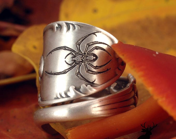 Sterling Silver Engraved Spider Wrap Ring, Unique Engraved Orb Weaver Ring, Elegant Gothic Ring, Silver Victorian Witch Spoon Ring, 5018