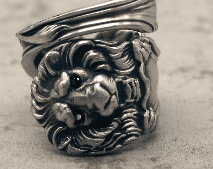 Sterling Lion With Sapphire Eyes, Silver Lion & Gemstone Wrap Ring, British Lion Spiral Ring, Vintage Sterling Silver Spoon Ring, 630S