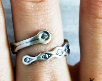 Dainty Daisy Ring, Small Wildflower Ring, Spring Wrap Ring, Vintage Sterling Silver Ring, Antique 925 Gift, Sterling Spoon Ring, 314