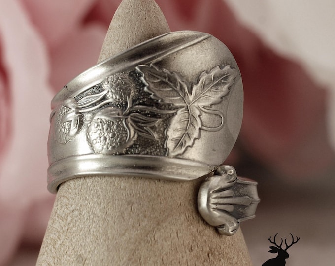 Durgin Sterling Strawberry Ring, Wild Strawberries Wrap Ring, Vintage Strawberry Ring, Art Nouveau Silver Strawberry Fruit Spoon Ring, 1487