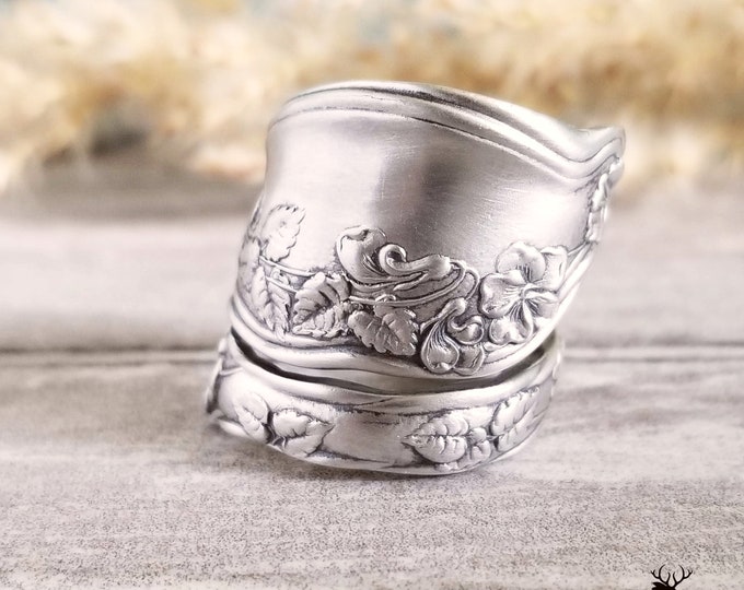 Pansy Sterling Spoon Ring, Vintage Pansy Spoon Ring, Dainty Spiral Spoon Ring, Vintage Spoon Jewelry, Sterling Silver Spoon Ring, 855