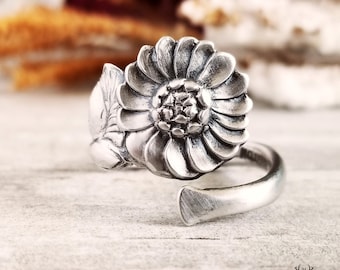 Petite Daisy Spoon Ring, Sterling Daisy Ring, Flower Spoon Ring, Vintage Sterling Silver Ring, Vintage Floral Ring, Sterling Spoon Ring, 990