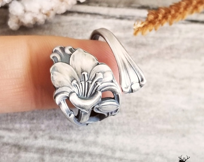 Small Sterling Silver Blossom Wrap Ring, Petit Vintage Lily Ring, Boho Art Nouveau Lily Ring, Antique Floral Sterling Silver Spoon Ring, 476