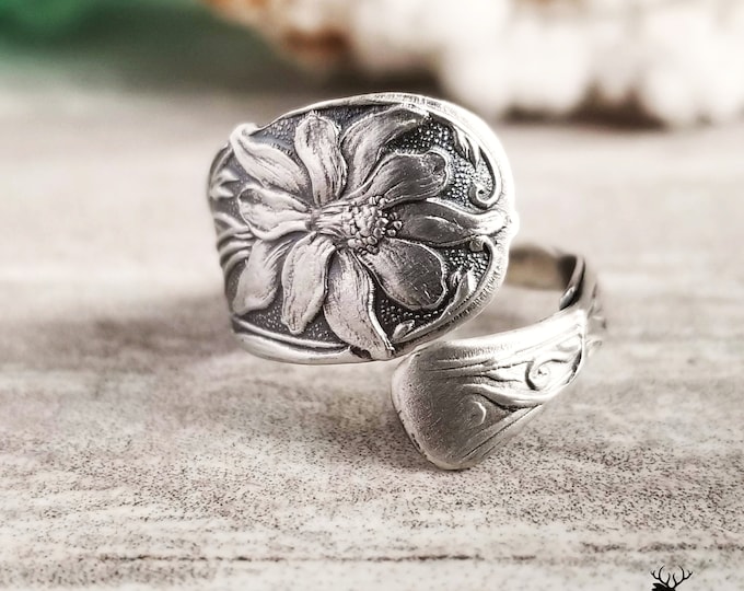 Dainty Sterling Wildflower Ring, Petit Vintage Lily Spoon Ring, Boho Art Nouveau Lily Ring, Antique Floral Sterling Silver Spoon Ring, 1362