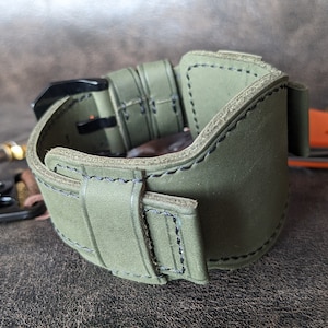 22mm 24mm 26mm watch strap . Handmade genuine leather Bund strap. Green Crazy Horse Leather. Vintage style watch band.