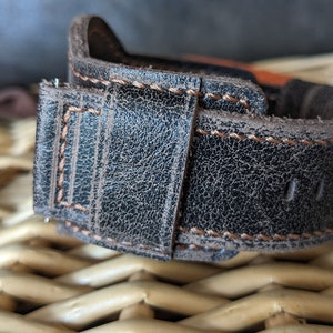 Handgefertigtes Uhrenarmband aus Distressed Leder