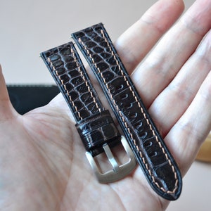 ブラウンレザーウォッチストラップ。手作りの柔らかくしなやかなウォッチバンド。18 mm 20 mm 22 mm 24 mm 手作りのウォッチストラップ。クロコダイルデザインウォッチバンド