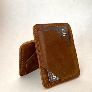 Cartera minimalista de cuero cosida a mano