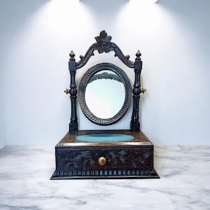 Vanity mirror
