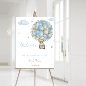 Sinal de boas-vindas editável do chá de bebê do balão de ar quente do urso de peluche, sinal de boas-vindas azul do menino, modelo imprimível do sinal de boas-vindas do chá de fraldas do tema do urso