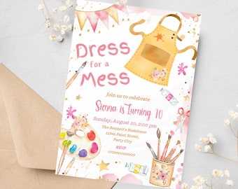 Puede incluir: Una invitación blanca con acentos rosados y dorados para una fiesta de cumpleaños infantil. La invitación dice "Dress for a Mess" y presenta un delantal amarillo, pinceles y una paleta de pintura. El texto de la invitación dice "Join us to celebrate Sienna is Turning 10, Sunday, August 20, 2:00 pm, The Bennett's Residence, 12345 Paint Street, Party City, RSVP, 073990000000".