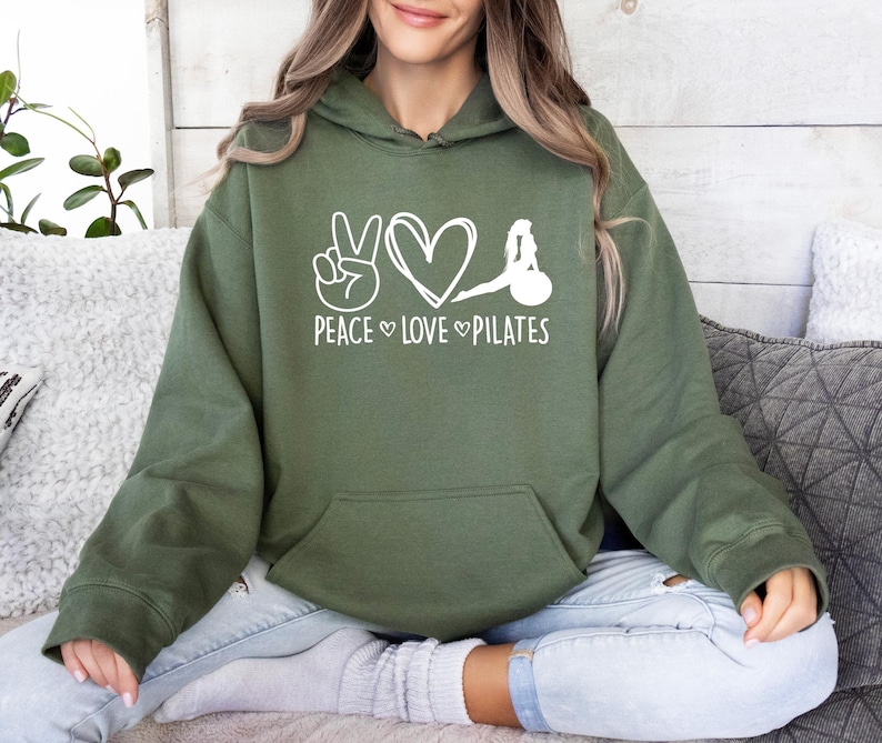 Pilates Lovers Hoodie, Peace Love Pilates Hoodie, Funny Pilates Hoodie, Yoga Hoodie, Peace Sign Hoodie, Cute Gym Hoodie, Pilates Life Hoodie Bild 1