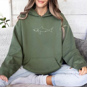 Sudadera con capucha de tiburón tigre, sudadera con capucha de vida marina, sudadera con capucha de tiburón, regalo para amantes de los tiburones, amantes de los animales únicos, suéter de tiburón bebé, sudadera con capucha de respeto a los lugareños imagen 2