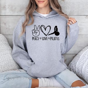 Pilates Lovers Hoodie, Peace Love Pilates Hoodie, Funny Pilates Hoodie, Yoga Hoodie, Peace Sign Hoodie, Cute Gym Hoodie, Pilates Life Hoodie Bild 7
