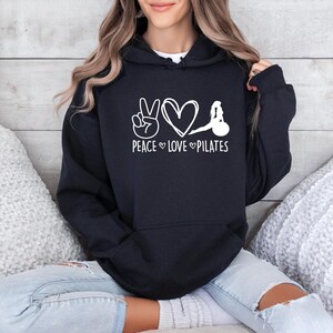 Pilates Lovers Hoodie, Peace Love Pilates Hoodie, Funny Pilates Hoodie, Yoga Hoodie, Peace Sign Hoodie, Cute Gym Hoodie, Pilates Life Hoodie Bild 3