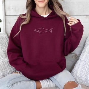 Sudadera con capucha de tiburón tigre, sudadera con capucha de vida marina, sudadera con capucha de tiburón, regalo para amantes de los tiburones, amantes de los animales únicos, suéter de tiburón bebé, sudadera con capucha de respeto a los lugareños imagen 7